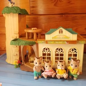 Calico critters with Tree school house and accessories